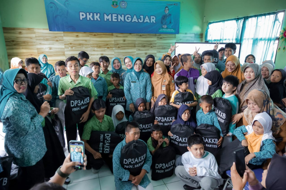 Ketua TP PKK Tinawati Andra Soni Bangga dan Haru Lihat Semangat Belajar Anak- anak Istimewa