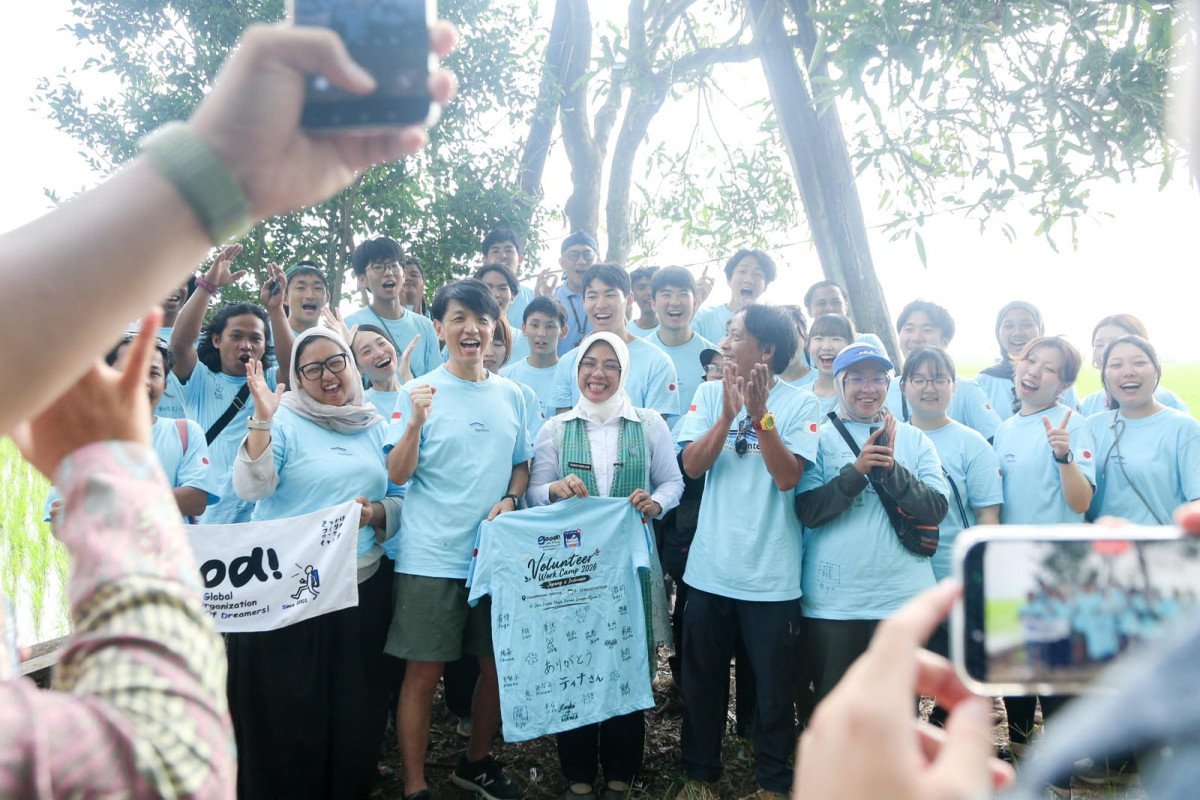 Bancakan Bareng Relawan dari Jepang, Tinawati Andra Soni Kenalkan Kuliner dan Budaya Banten