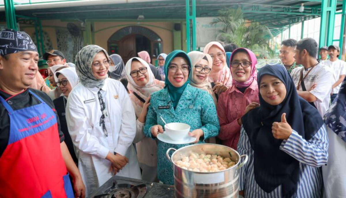 BANTEN Ketua TP PKK Provinsi Banten Tinawati Andra Soni Gelorakan Makan Ikan Sejak Dini