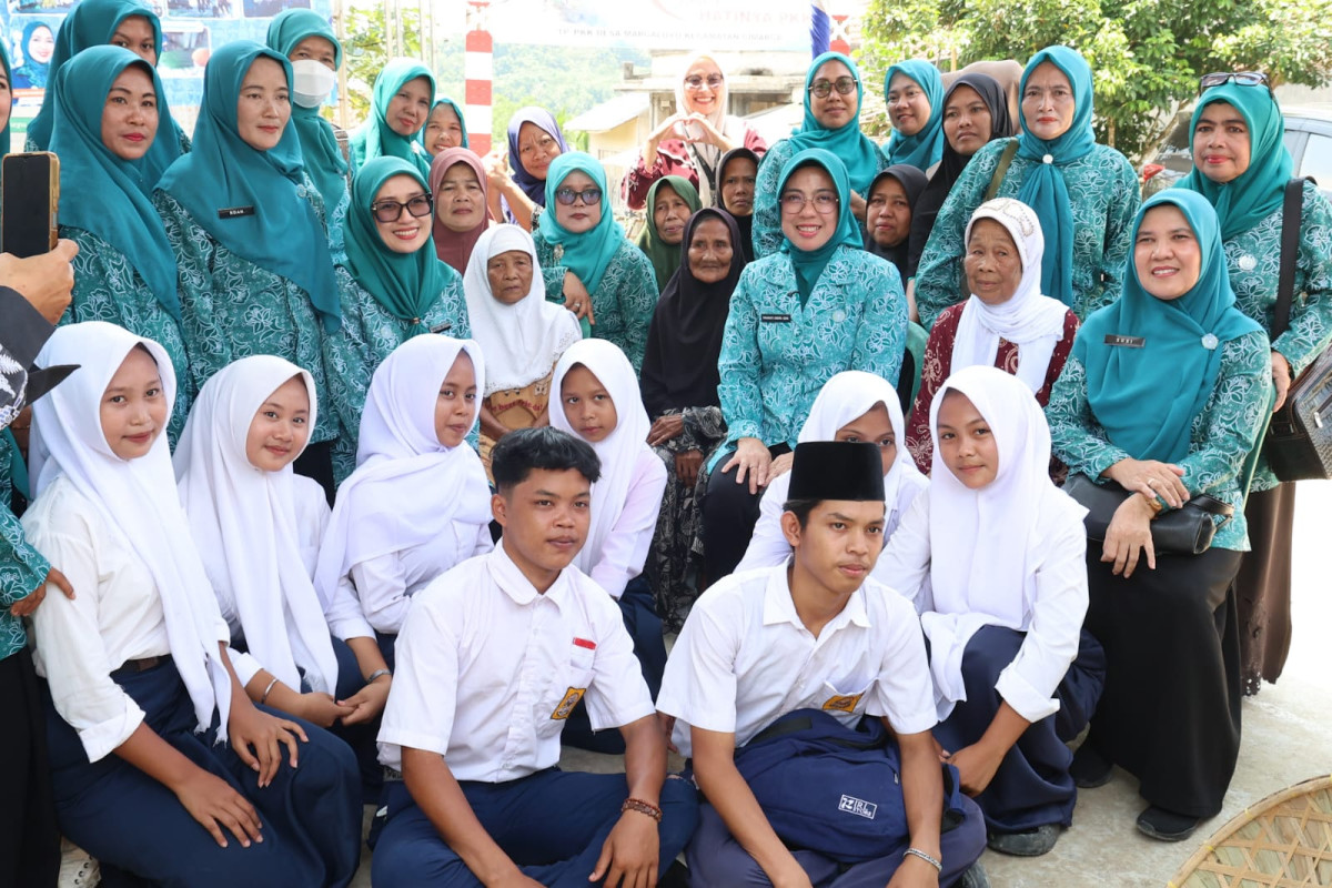 Tinawati Andra Soni Beri Pembinaan Kader PKK di Kabupaten Lebak