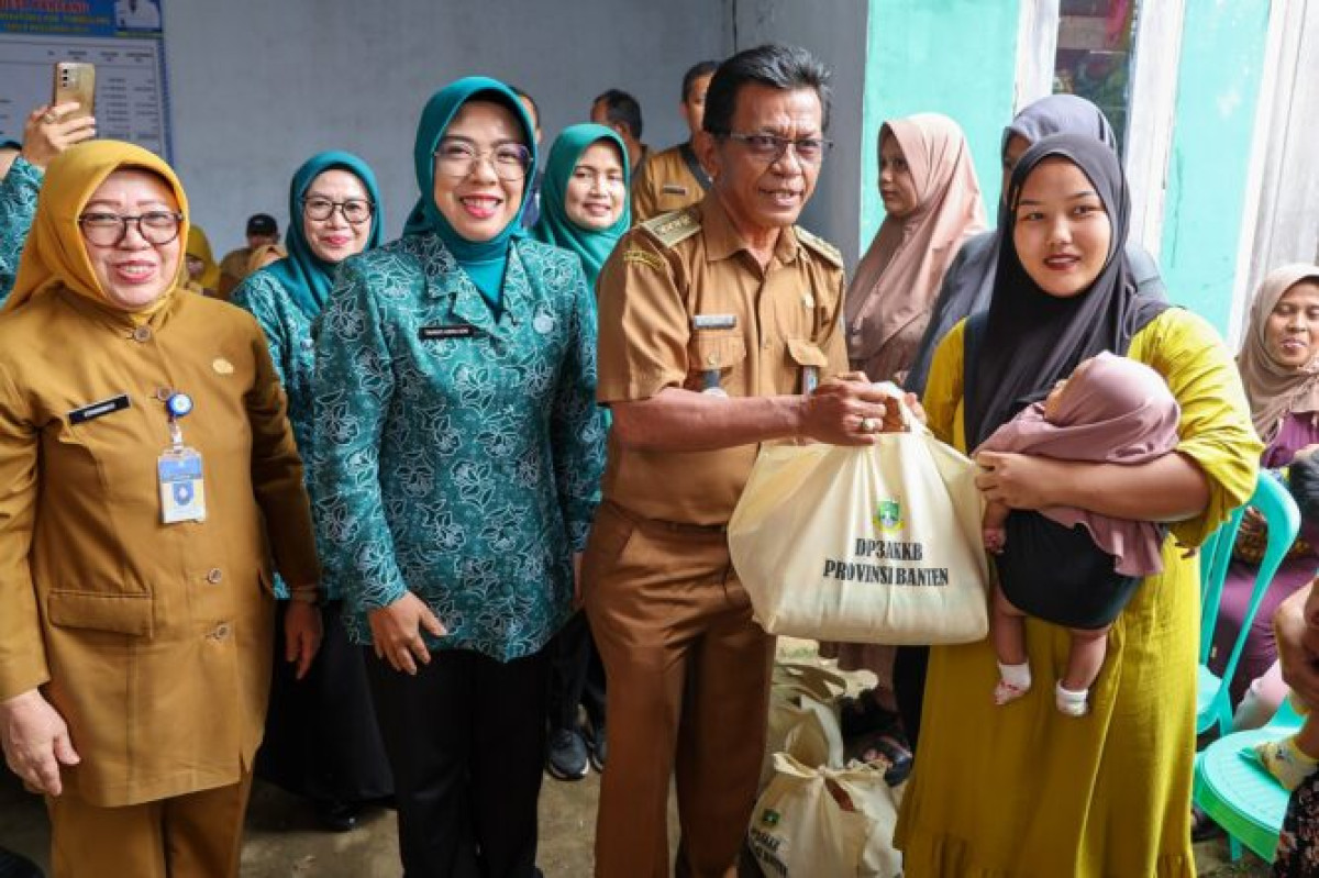 Ketua TP PKK Banten Salurkan Bantuan Nutrisi Stunting di Pandeglang