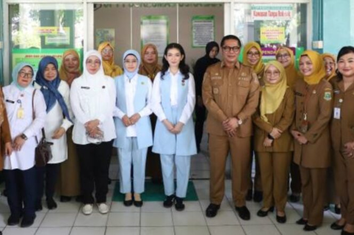 Ketua TP PKK Provinsi Banten Tinawati Andra Soni Dampingi Ibu Wapres Cek Kesehatan Gratis di Kota Tangerang