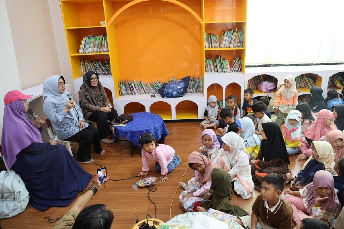 Ketua TP PKK Provinsi Banten Tinawati Andra Soni Ajak Para Orang Tua Kenalkan Literasi Kepada Anak-anaknya