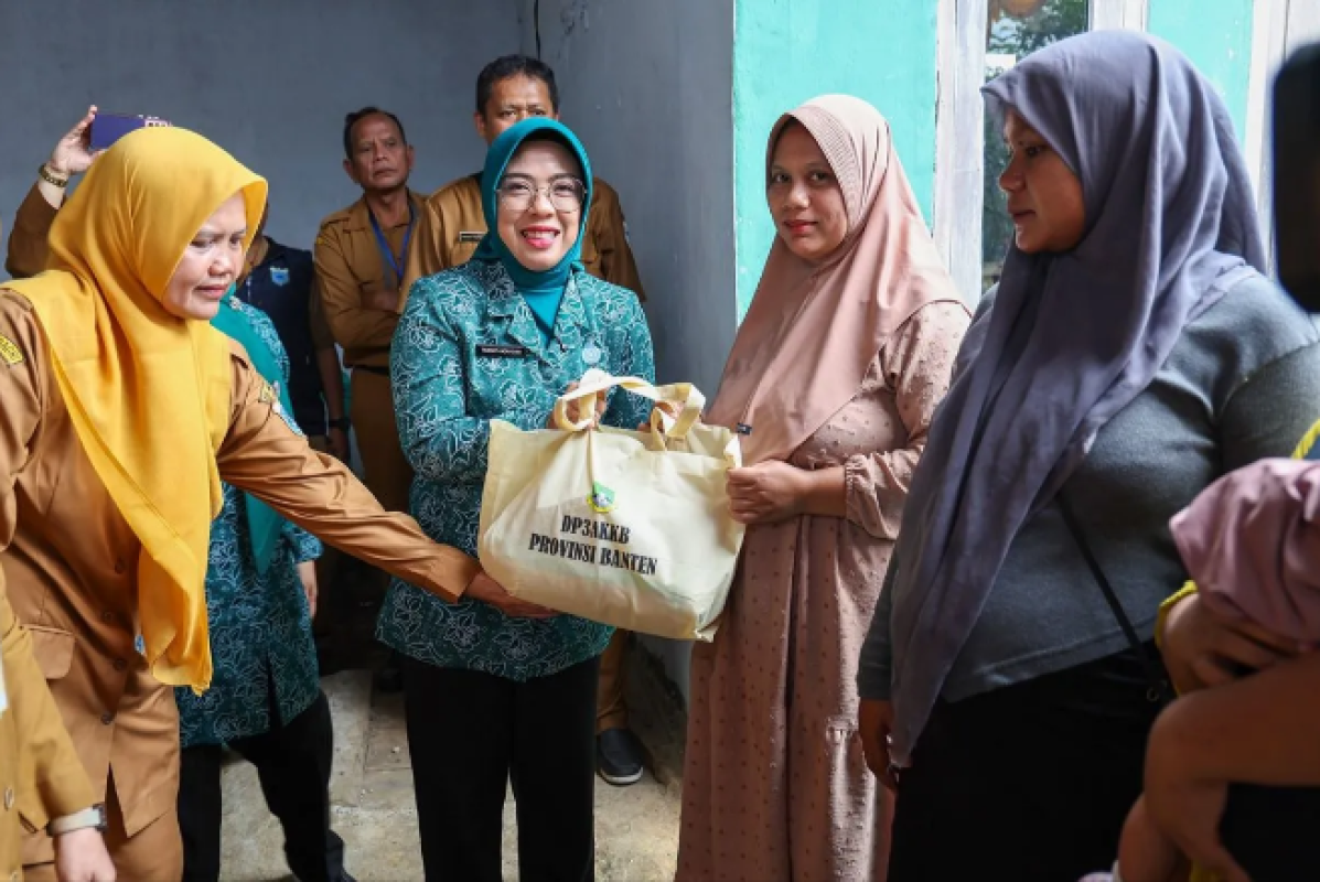 Tekan stunting di Pandeglang, TP PKK Banten salurkan bantuan nutrisi